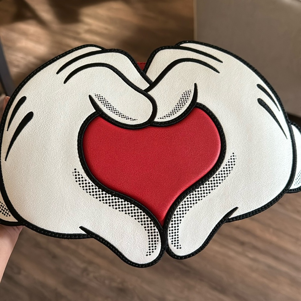 Lounge fly Micky heart hands